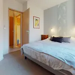 La Demoiselle Des Roches 3*