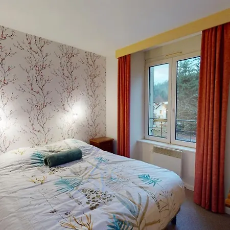 La Demoiselle Des Roches 3*