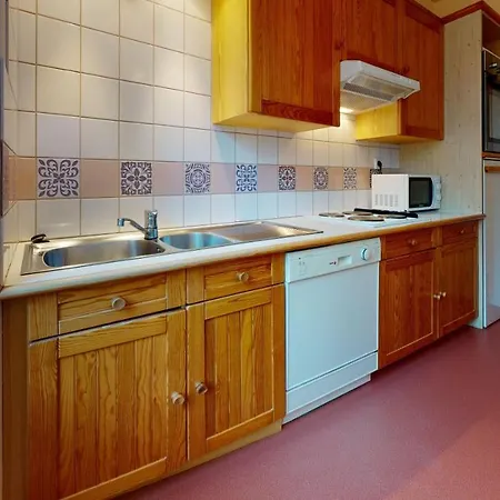 La Demoiselle Des Roches 3*