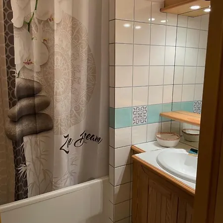 Gæstehus La Demoiselle Des Roches 3*