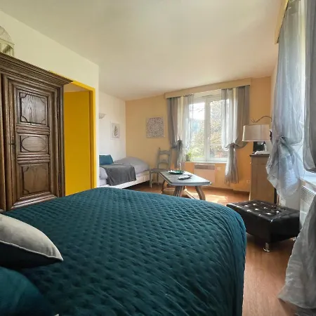 La Demoiselle Des Roches