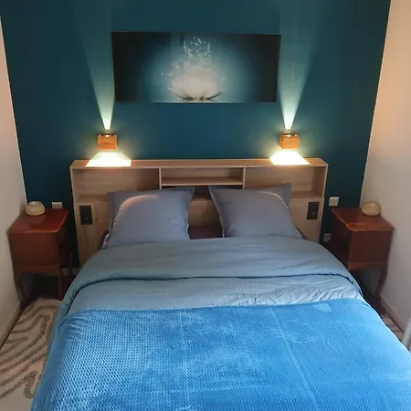 La Demoiselle Des Roches