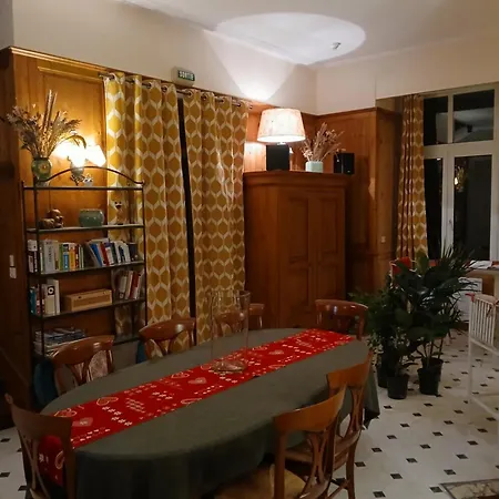 La Demoiselle Des Roches 3*