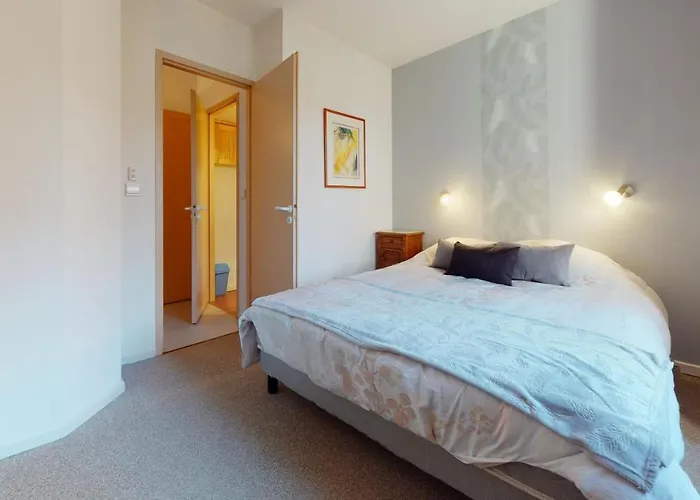 La Demoiselle Des Roches 3*