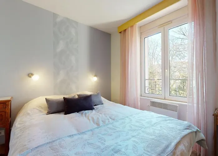 La Demoiselle Des Roches 招待所 3*