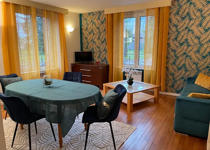 La Demoiselle Des Roches 招待所 Ramonchamp