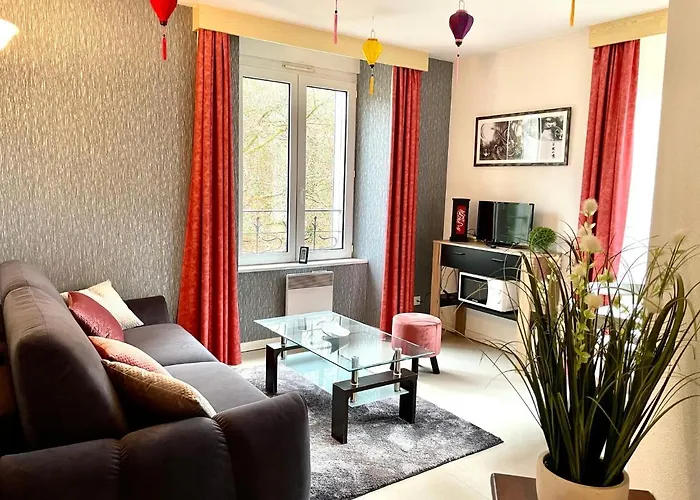 La Demoiselle Des Roches 招待所 Ramonchamp