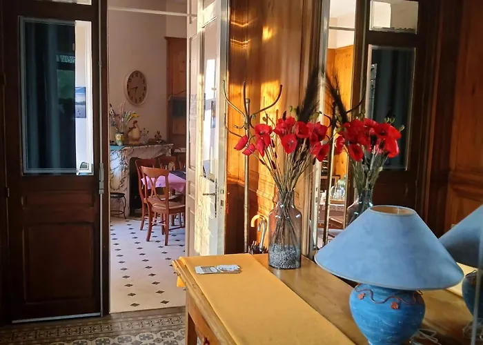 La Demoiselle Des Roches